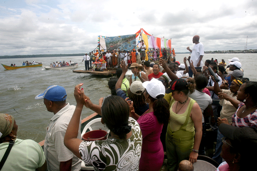 LAS FIESTAS AFROCATOLICAS EN UN LIBRO A FULL COLOR