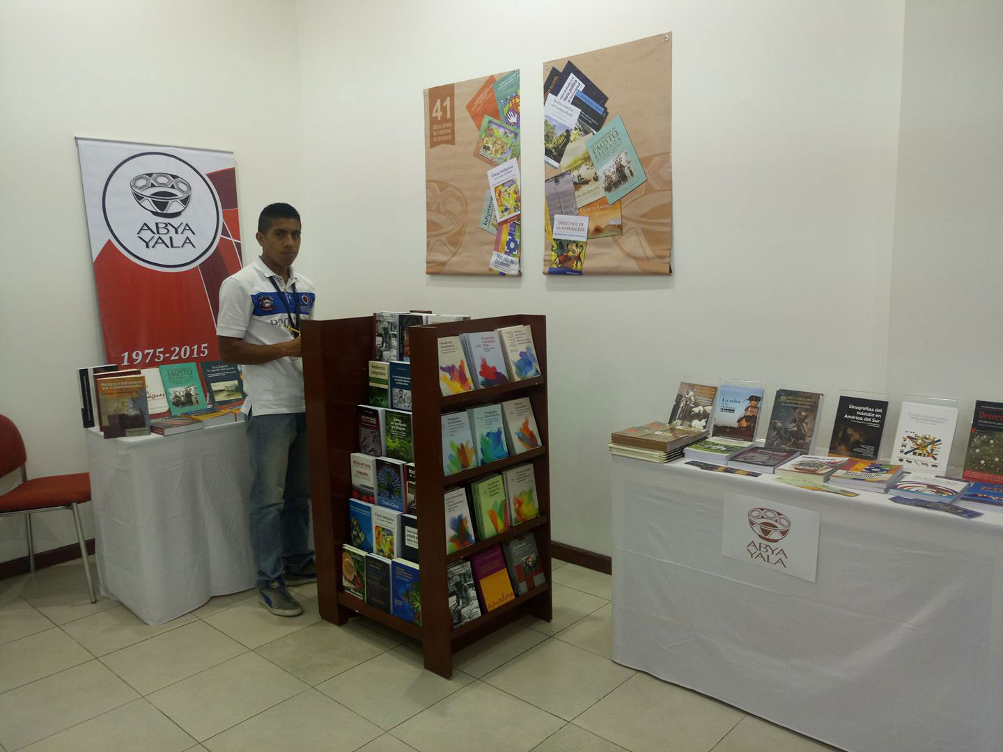 ABYA YALA ESTÁ EN LA FERIA DEL LIBRO INSURGENTE