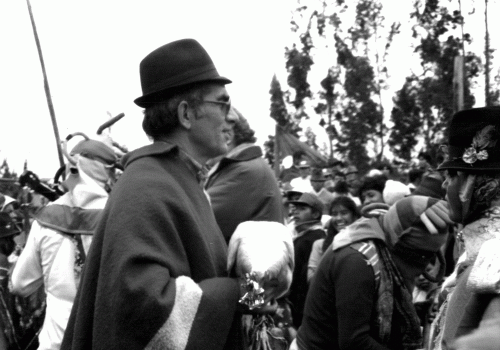 TRABAJANDO CON LA GENTE: UNA EXPERIENCIA  DE DESARROLLO EN 500 PÁGINAS